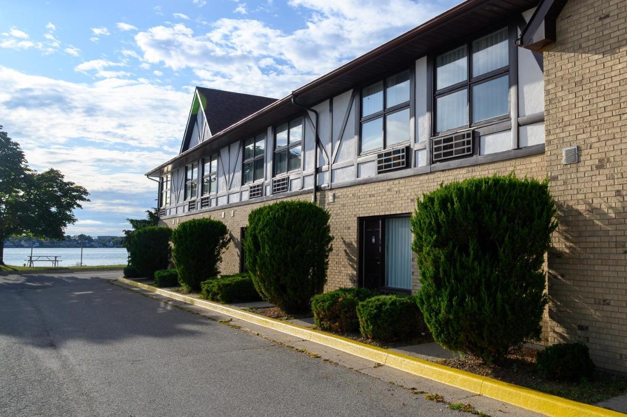 Days Inn By Wyndham Sarnia Harbourfront Exterior foto