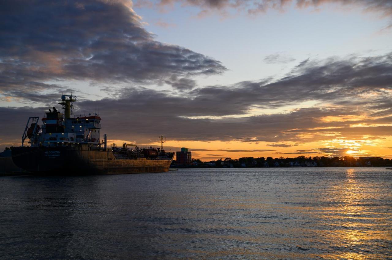 Days Inn By Wyndham Sarnia Harbourfront Exterior foto