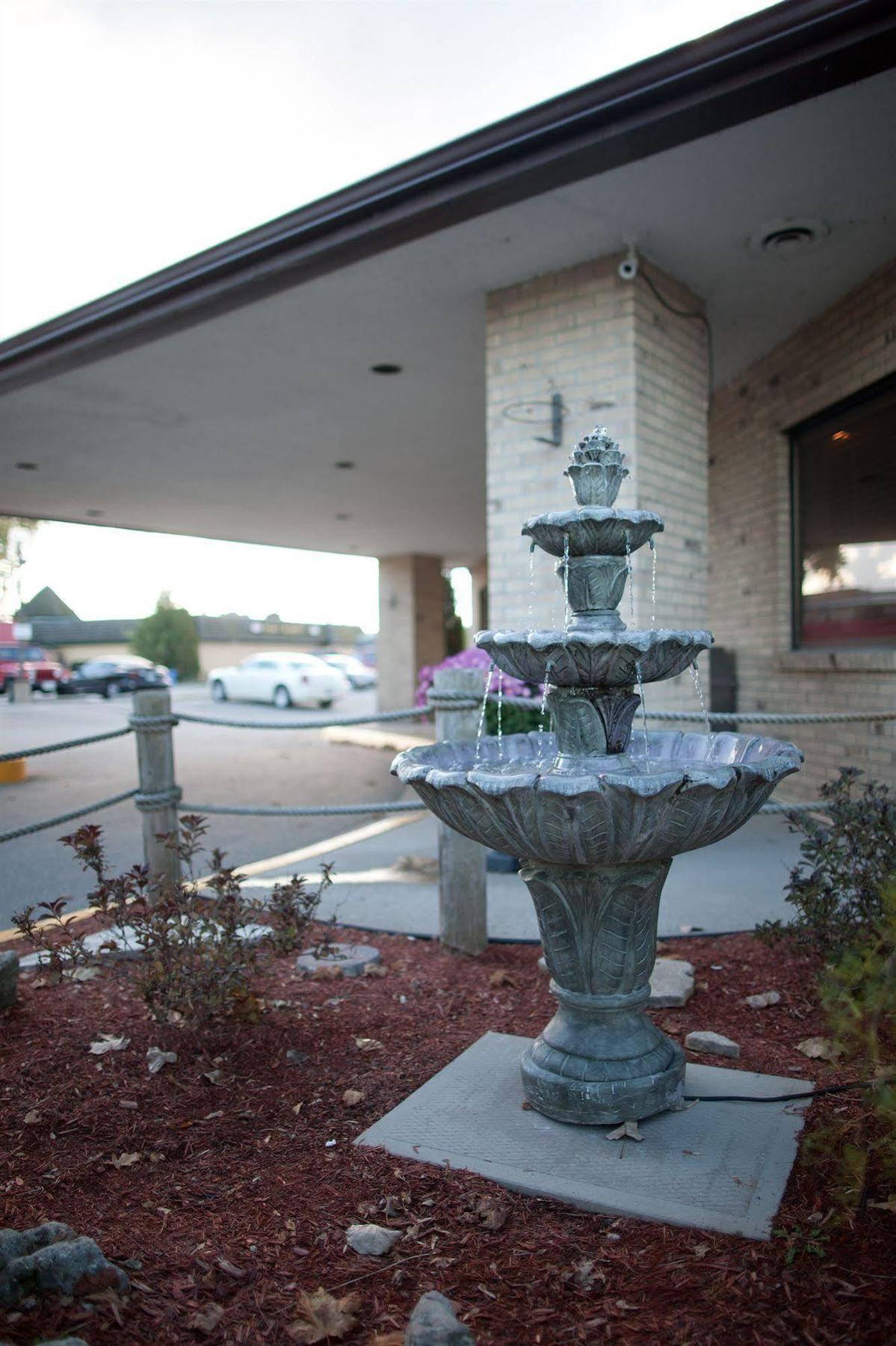 Days Inn By Wyndham Sarnia Harbourfront Exterior foto